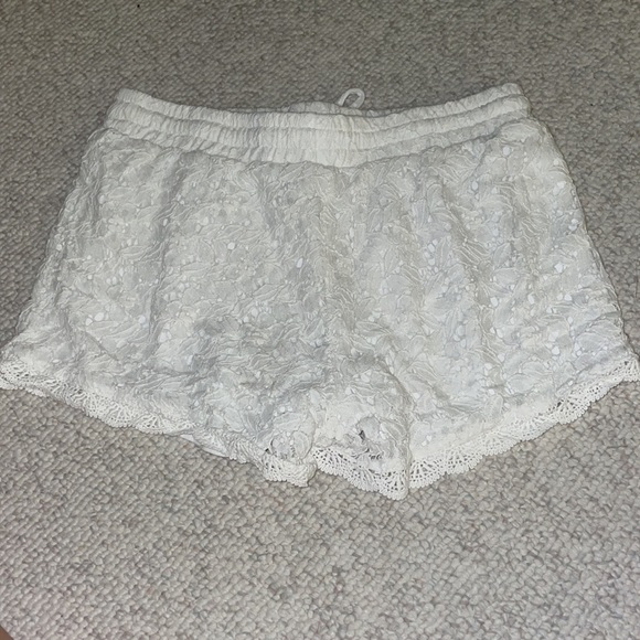 White floral shorts - Picture 2 of 3